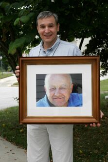 Bob Cergol with photo of Richard Rose he'd taken in 1974